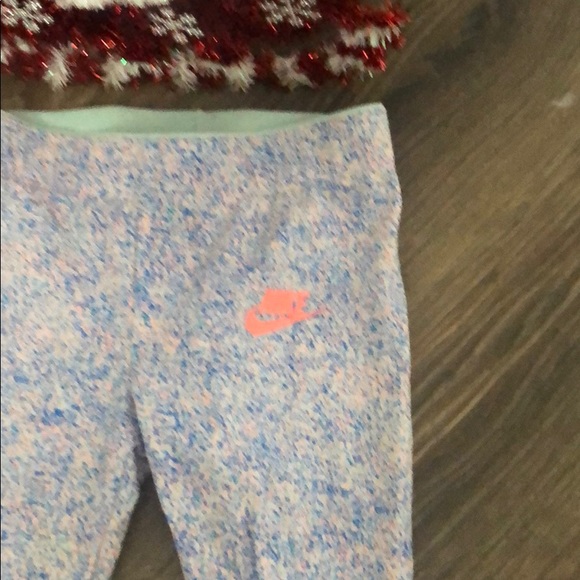 Brand New (Never Worn) Kids Nike Leggings - Picture 2 of 3
